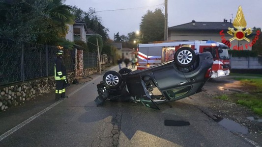 Besana – Auto finisce contro un palo e poi si ribalta : ferita una ragazza 25enne